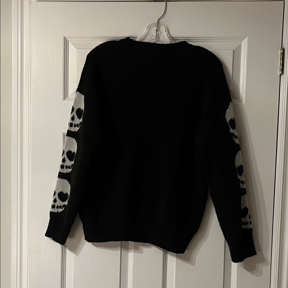 Black and Gray Skull Sweater - Picture 3 of 3